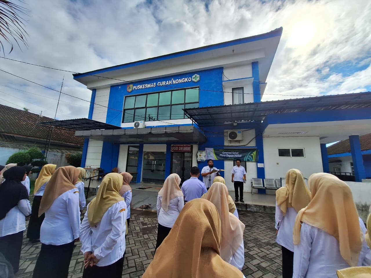 Puskesmas Curahnongko Gelar Upacara Peringatan Hari Kesehatan Nasional ke-61, Perkuat Komitmen "Generasi Sehat, Masa Depan Hebat"